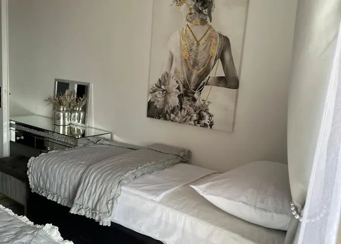 Luxury Sandra