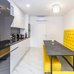 Luxury Sandra