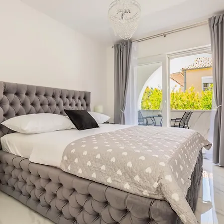 Luxury Sandra Baska Voda