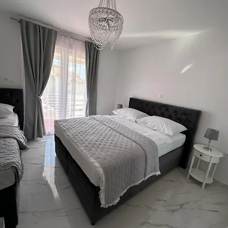 Luxury Sandra Baska Voda