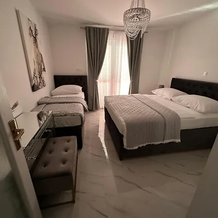 Luxury Sandra 巴什卡沃达