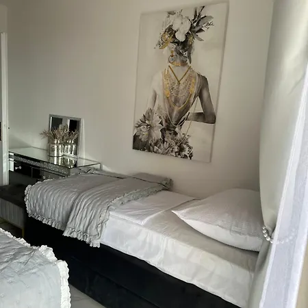 Luxury Sandra